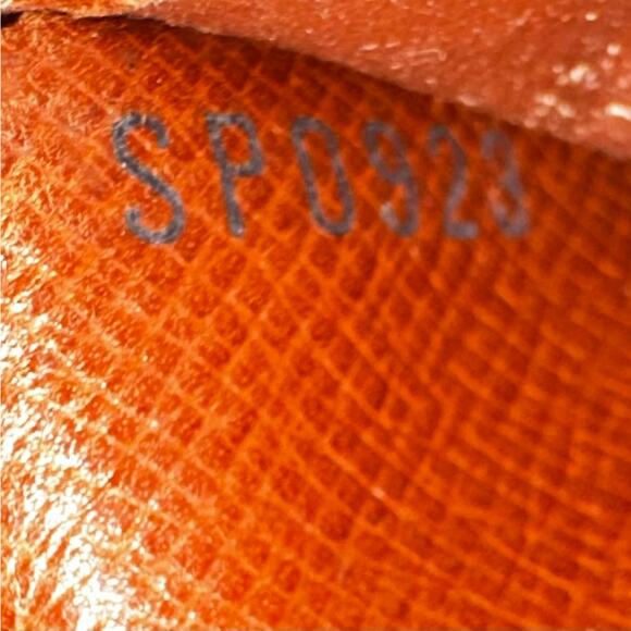 Louis Vuitton Vintage Monogram Compact Wallet SP0923 - Picture 5 of 16